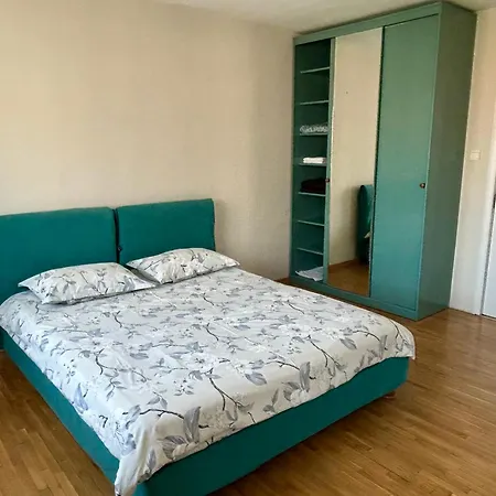 Fenix 2 Bedroom Center Apartment