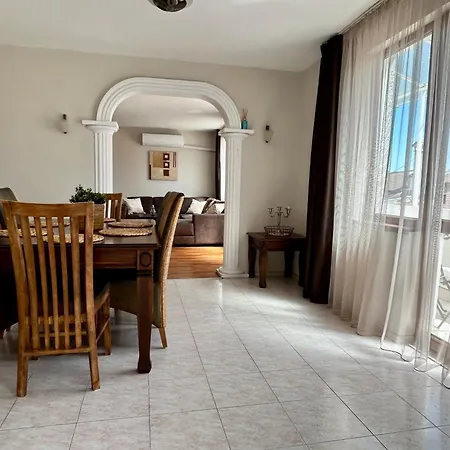 Fenix 2 Bedroom Center Apartment Varna