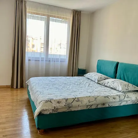 Fenix 2 Bedroom Center Apartment