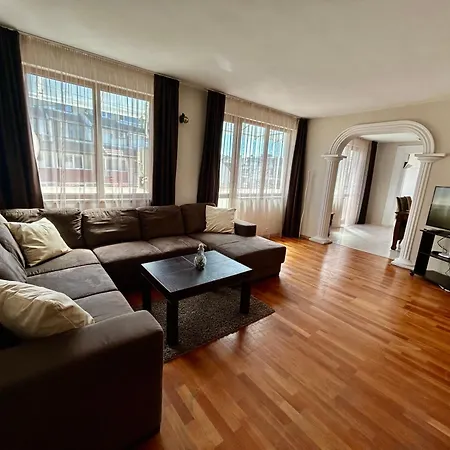 Fenix 2 Bedroom Center Apartment Varna